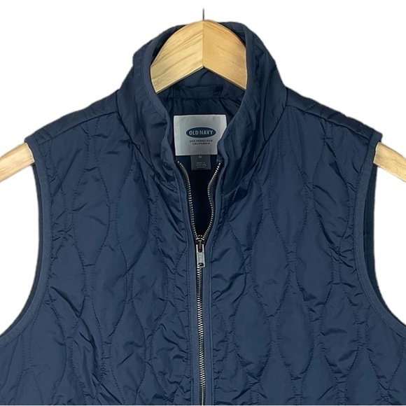 C13 Women’s Old Navy Brand Full Zip Quilted Puffer Vest Jacket M - Picture 2 of 4